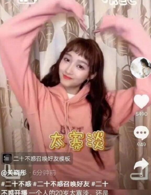 度假的时尚女孩