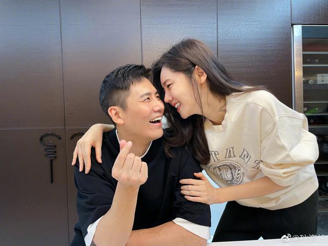 过年撑场子靠它了!希腊轻奢手表,手镯项链三件套,明星也在戴