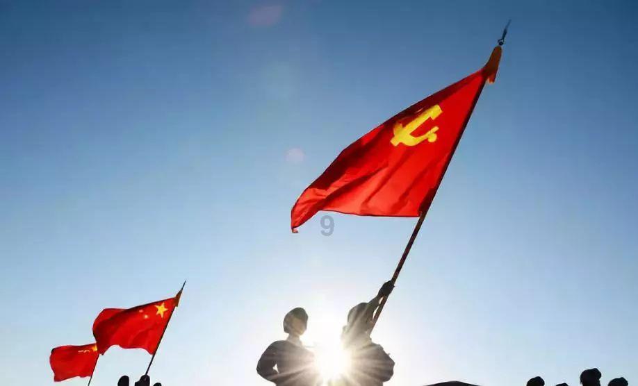70岁钟发翻拍《僵尸叔叔》,擦边卖肉制作粗糙,票房仅99万