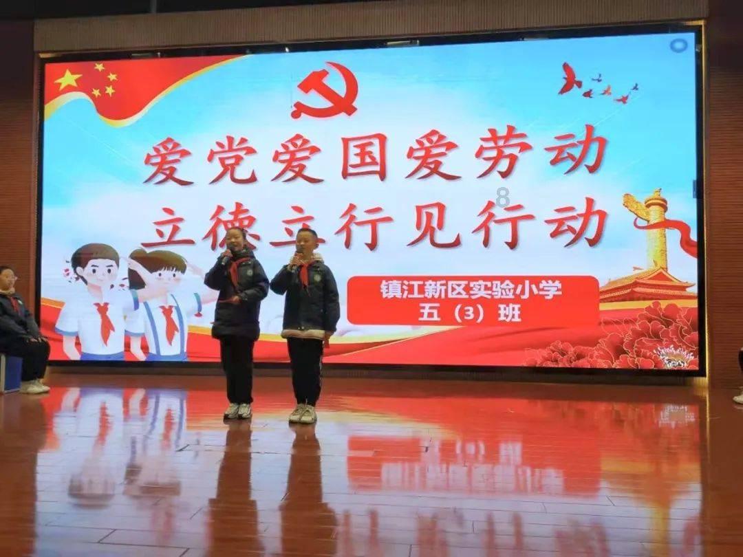 网红举报南京商场节庆壁纸“媚日”