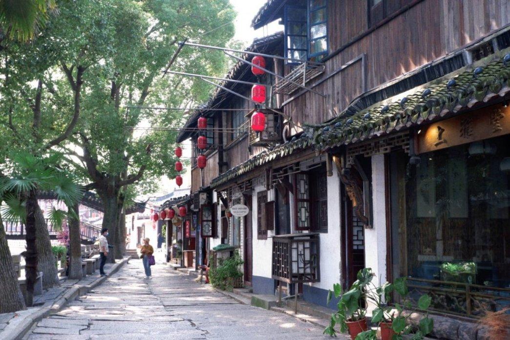 郎酒、今世缘加码，兼香型为何成为白酒新风口？